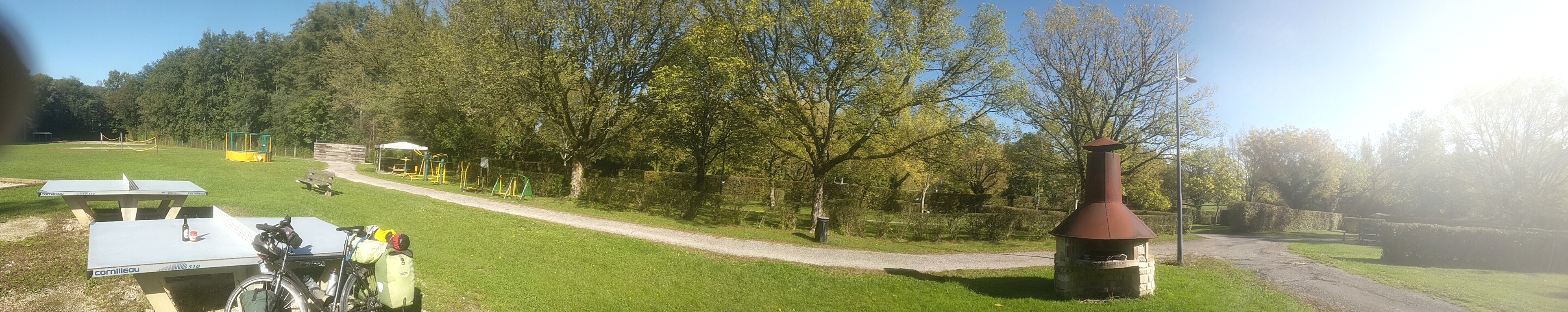 Lons Camping - Morgensonne nach frostiger Nacht