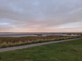 Radreise Nordsee - Tag 14 Koenigssee- Fedderwaddersiel Bremerhaven Wattenmeer Containerwschiffe Fischerboote
