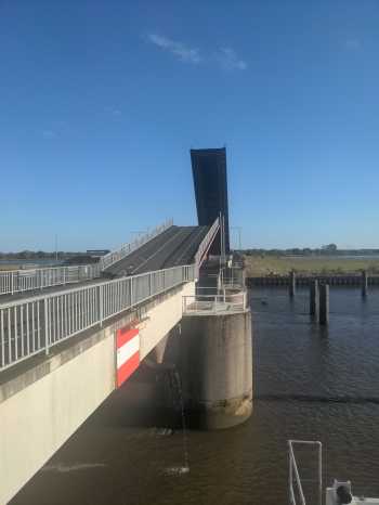 Radreise Nordsee - Tag 14 Fedderwaddersiel Bremerhaven Wattenmeer Containerwschiffe Fischerboote Weser Bremen Horstedt Camping 