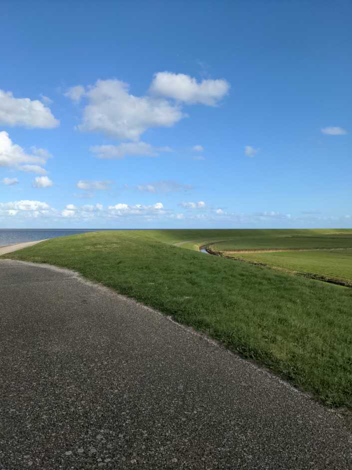 Radreise Nordsee -Radreise Nordsee -Tag  Noord-Holland  - Friesland, IJsselmeer, Polder, Schleusen, Damm, Deich Leeuwarden   
