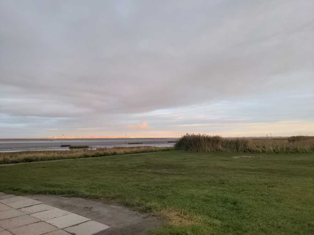 Radreise Nordsee -Fedderwaddersiel, Bremerhafen, Wattenmeer Containerwschiffe Fischerboote , Wesermündung, Fischerhavn, Ebbe, Flut, Fischerdorf, Zelten mit Meerblick 