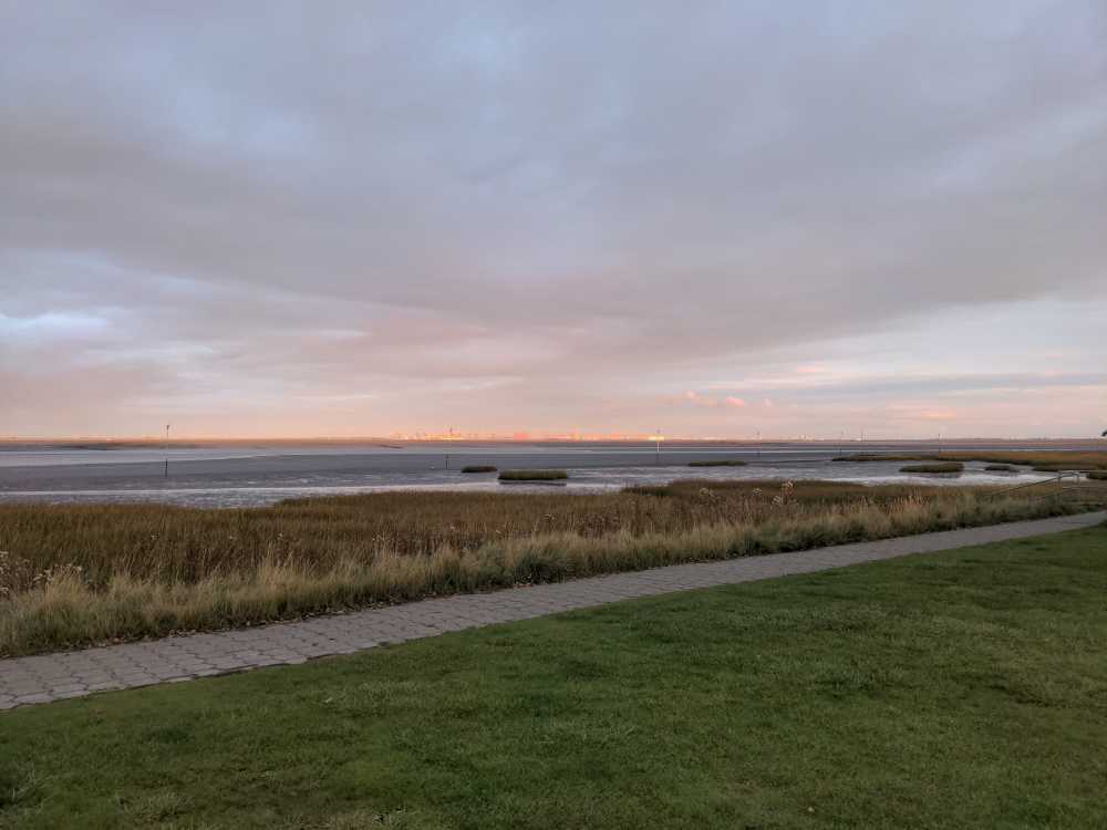 Radreise Nordsee -Fedderwaddersiel, Bremerhafen, Wattenmeer Containerwschiffe Fischerboote , Wesermündung, Fischerhavn, Ebbe, Flut, Fischerdorf, Zelten mit Meerblick 