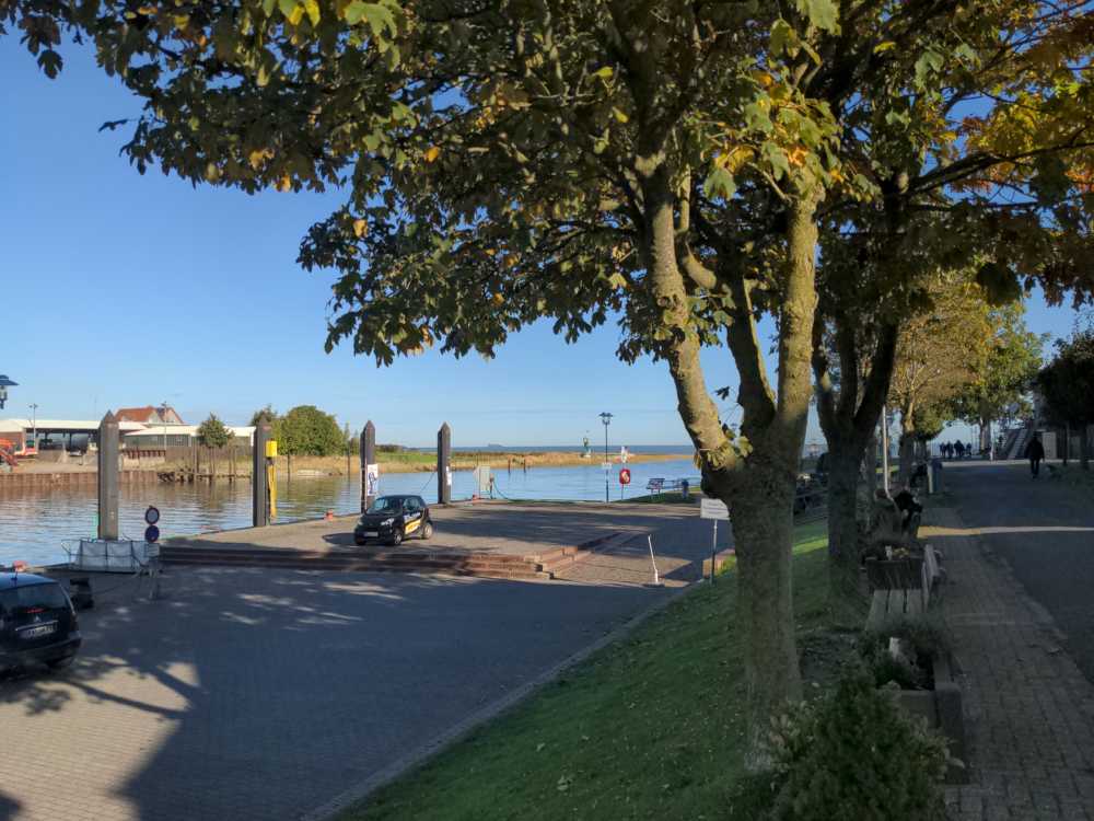 Radreise Nordsee -Fedderwaddersiel, Bremerhafen, Wattenmeer Containerwschiffe Fischerboote , Wesermündung, Fischerhavn, Ebbe, Flut, Fischerdorf, Zelten mit Meerblick 