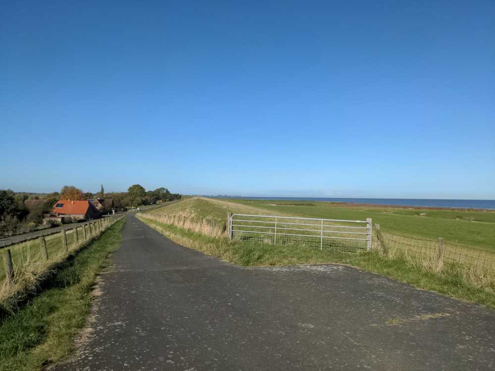 Radreise Nordsee -Fedderwaddersiel, Bremerhafen, Wattenmeer Containerwschiffe Fischerboote , Wesermündung, Fischerhavn, Ebbe, Flut, Fischerdorf, Zelten mit Meerblick 