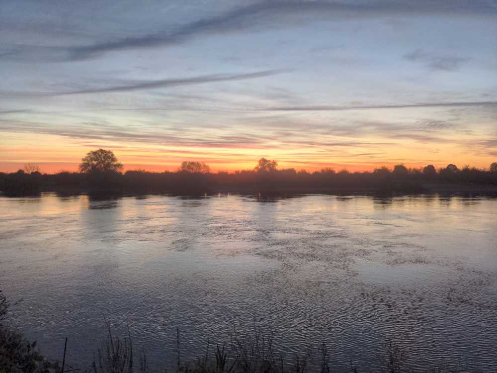 Weser - Horstedt Stolzenau erste Hügel tauchen auf