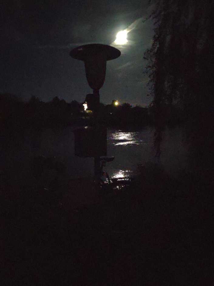 Weser - Horstedt Stolzenau erste Hügel tauchen auf