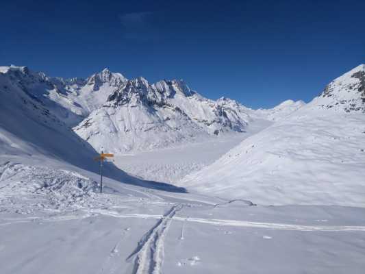 Alteschgletscher und Fieschergletscher Marjälen Stausee und Bach, Gletscherstübli
