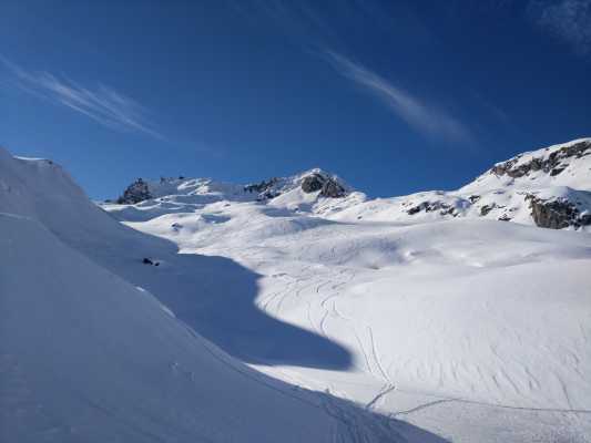 Alteschgletscher und Fieschergletscher Marjälen Stausee und Bach, Gletscherstübli
