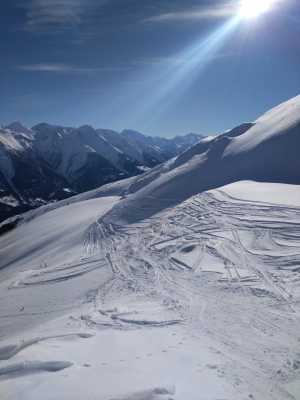 Alteschgletscher und Fieschergletscher Marjälen Stausee und Bach, Gletscherstübli