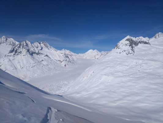 Alteschgletscher und Fieschergletscher Marjälen Stausee und Bach, Gletscherstübli
