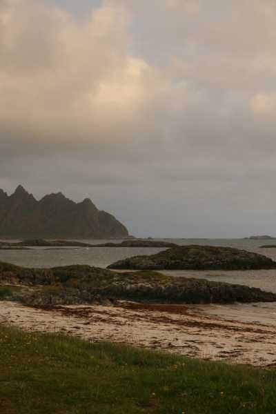 Mitternachtssonne vor herannahender Sturm- und Regenfront